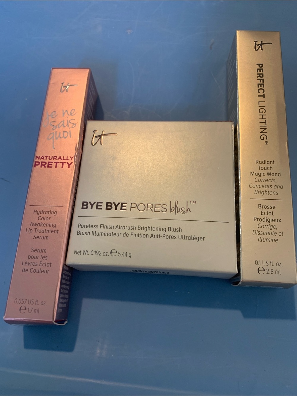 it cosmetics Bye Bye Pores Blush – Pink Packaging